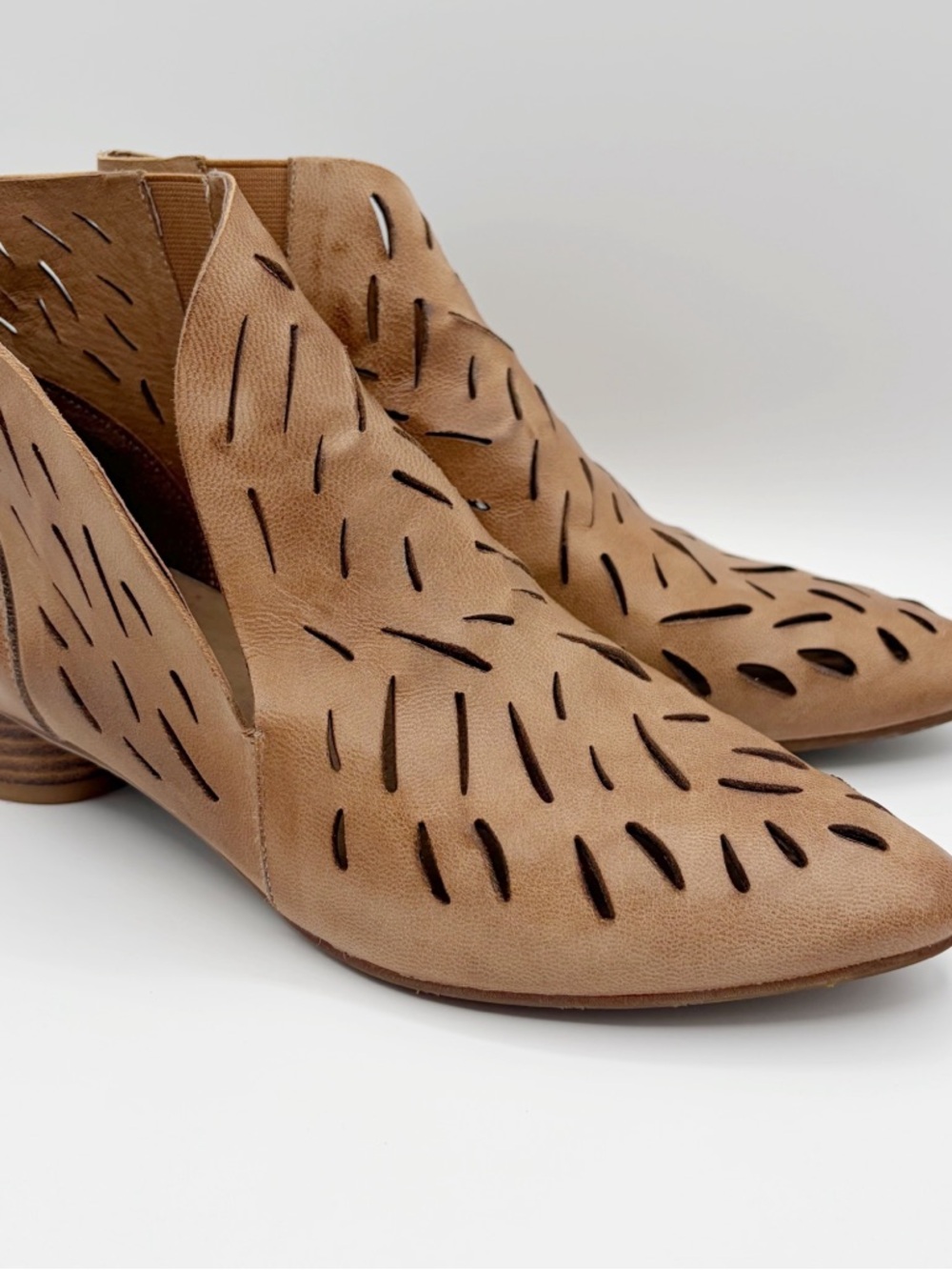 NEW Antelope Calypso Laser Cut Ankle Bootie Brown Leather Size 41 US 10
